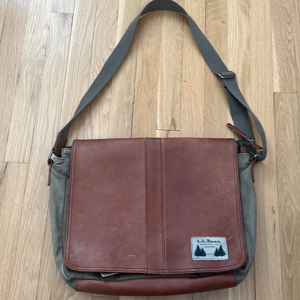 LL Bean shoulder bag, includes padded area for laptop